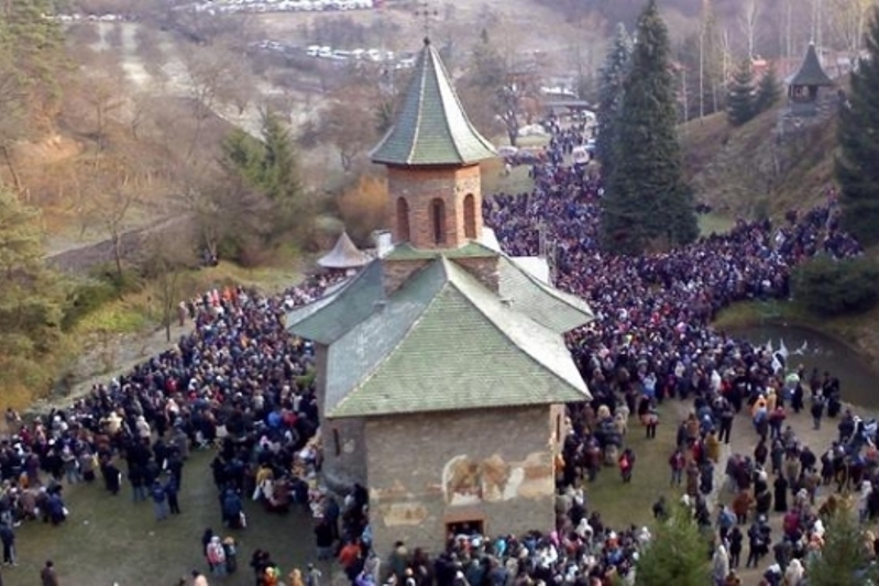 Promisiunea Lui Gigi Becali DupÄƒ Ce A Vizitat Mormantul Lui Arsenie Boca Voi Ridica Aici O BisericÄƒ