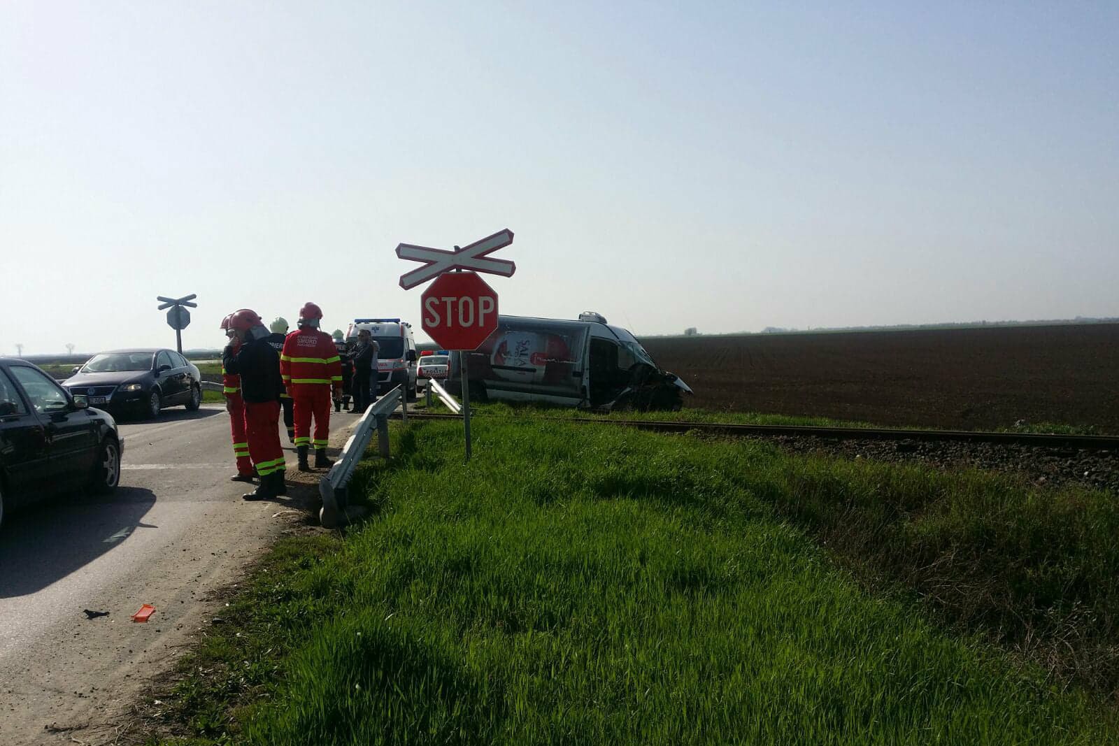 Accident Feroviar N Timi Un Tren De C L Tori A Lovit Un Microbuz De