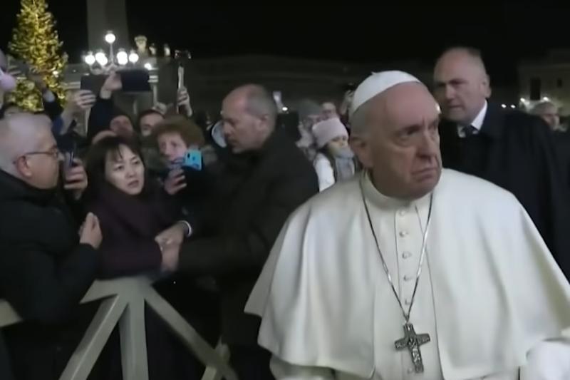 Incident La Vatican Gestul Papei Francisc Dup Ce O Femeie Din