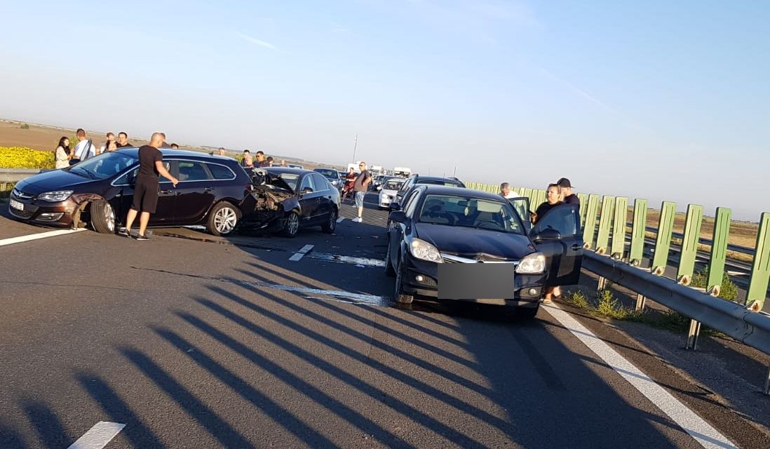 Accidente In LanÈ› Pe Autostrada Soarelui Cinci MaÈ™ini Au Fost Implicate Intr Un Carambol