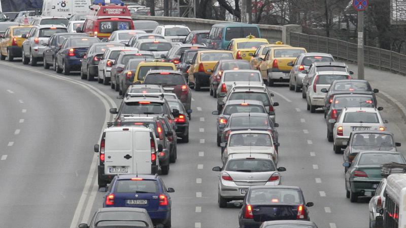 Trafic aglomerat pe DN 1 în Vinerea Mare, pe sensul spre ...