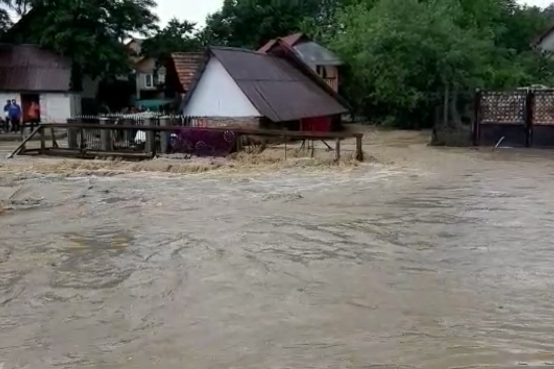 Avertisment Al Hidrologilor Cod Portocaliu De Viituri Pe R Uri N Mai