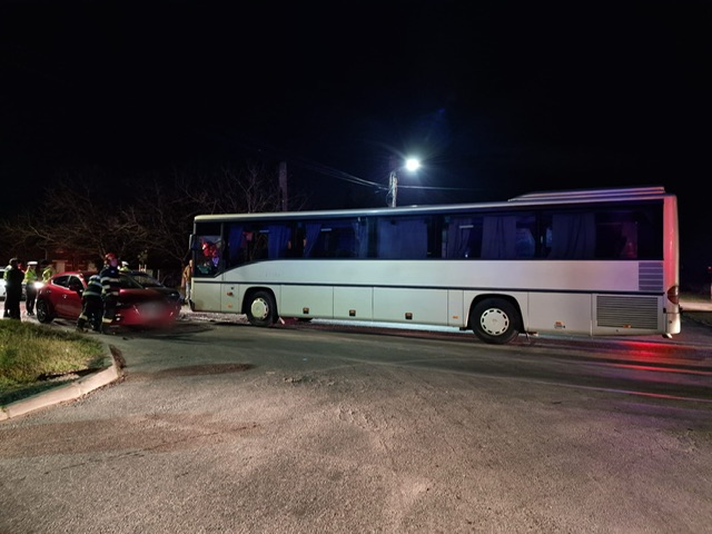 Un Autobuz I Dou Autoturisme S Au Ciocnit Violent La Arad O Persoan