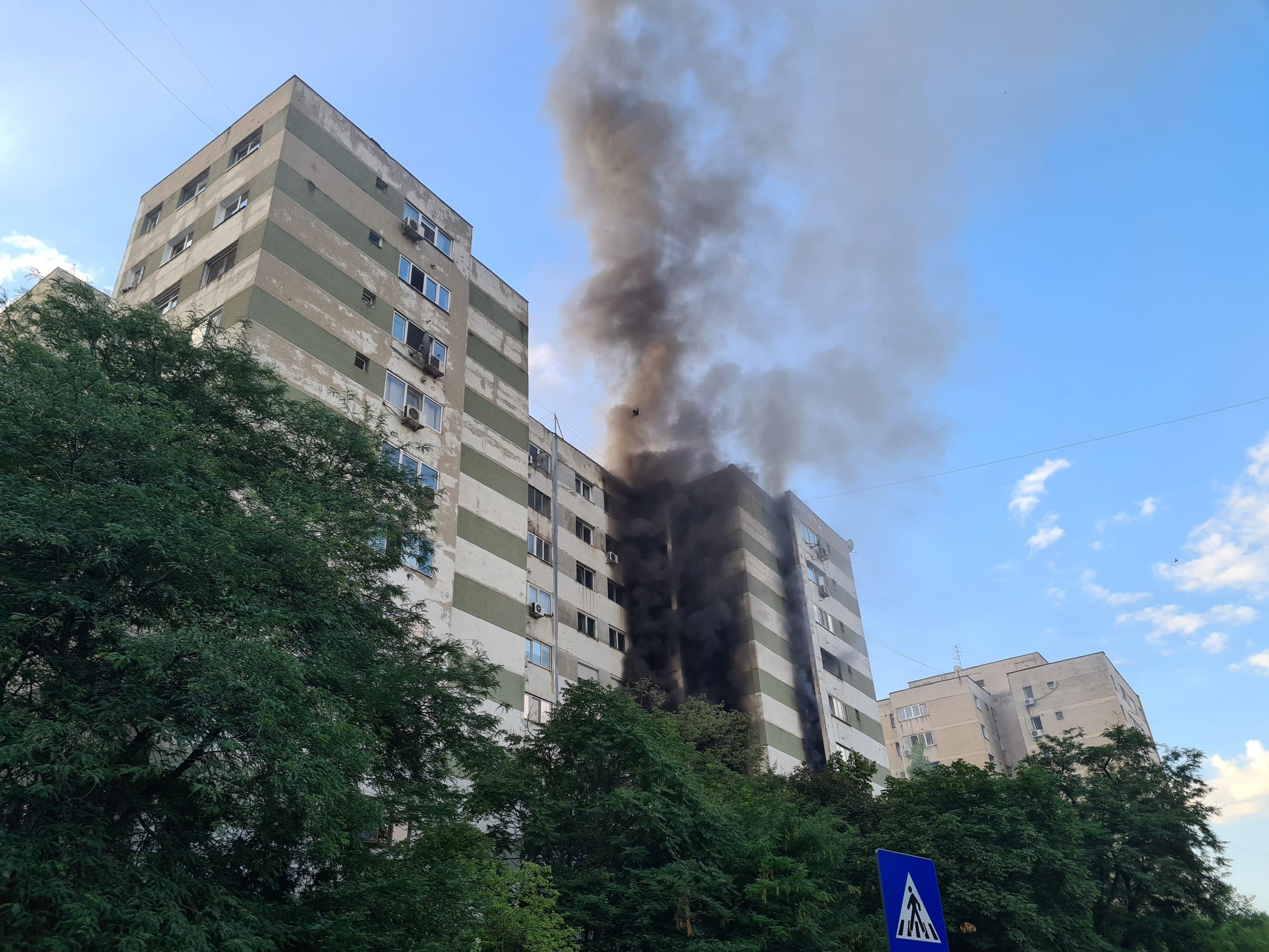 Incendiu în Sectorul 5 din București Terasa unui bloc a luat foc