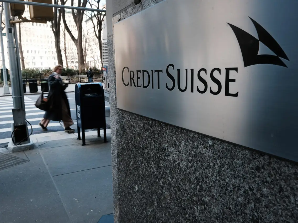 O româncă de 43 de ani, fostă menajeră a ex-directorului general al Credit Suisse, este acuzată de ȘANTAJ