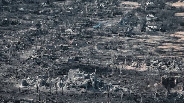 Orașul Marinka a fost șters de pe fața pământului / Sursa foto: Twitter