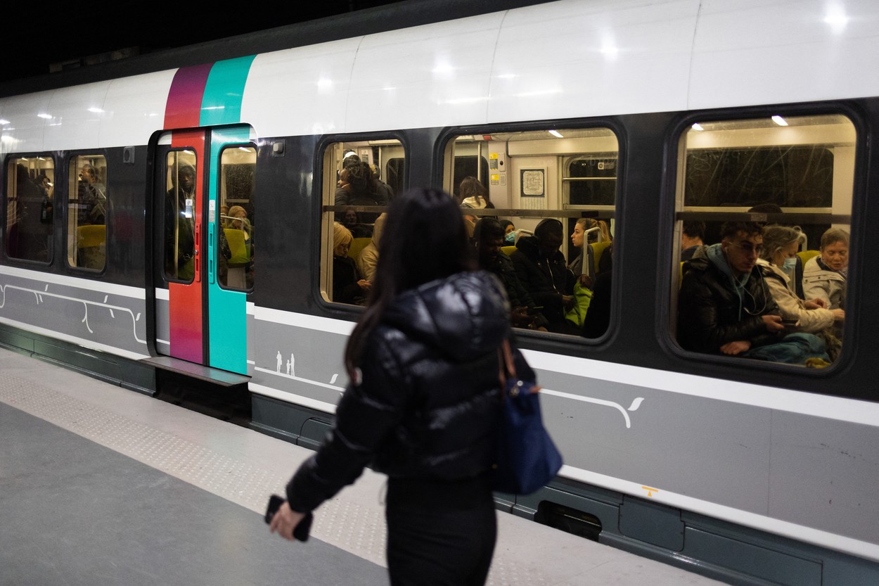 Dou Persoane Au Murit Lovite De Metroul Din Paris Cei Care Au V Zut