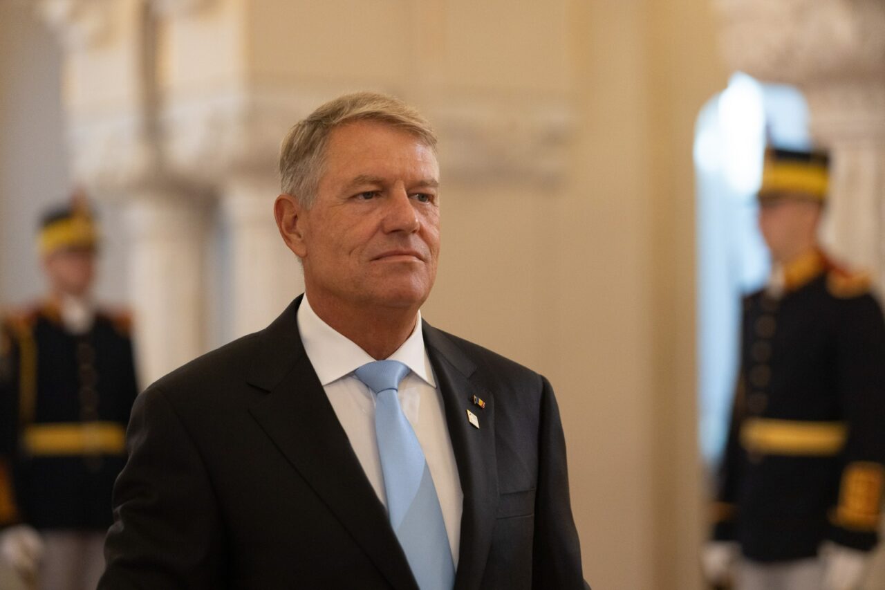 Iohannis a promulgat Legea care instituie o excepţie de la suspendarea organizării concursurilor pentru posturile vacante din sistemul bugetar