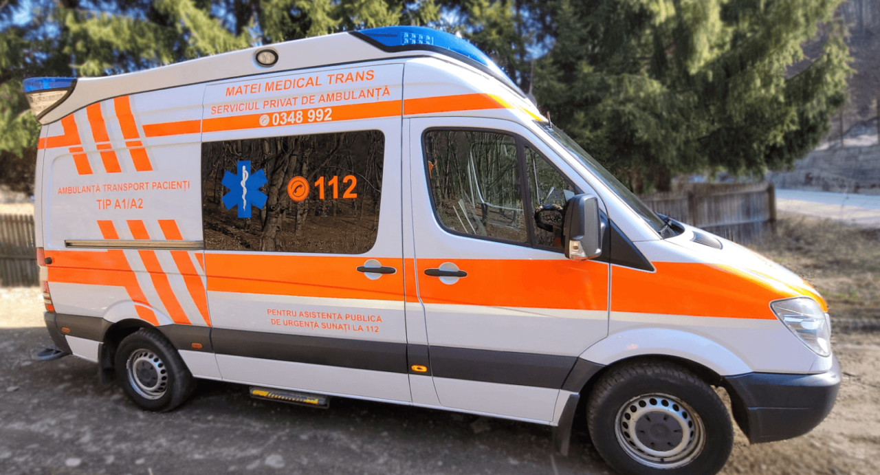 Pacient mort după ce AMBULANȚA care îl transporta la spital a făcut accident