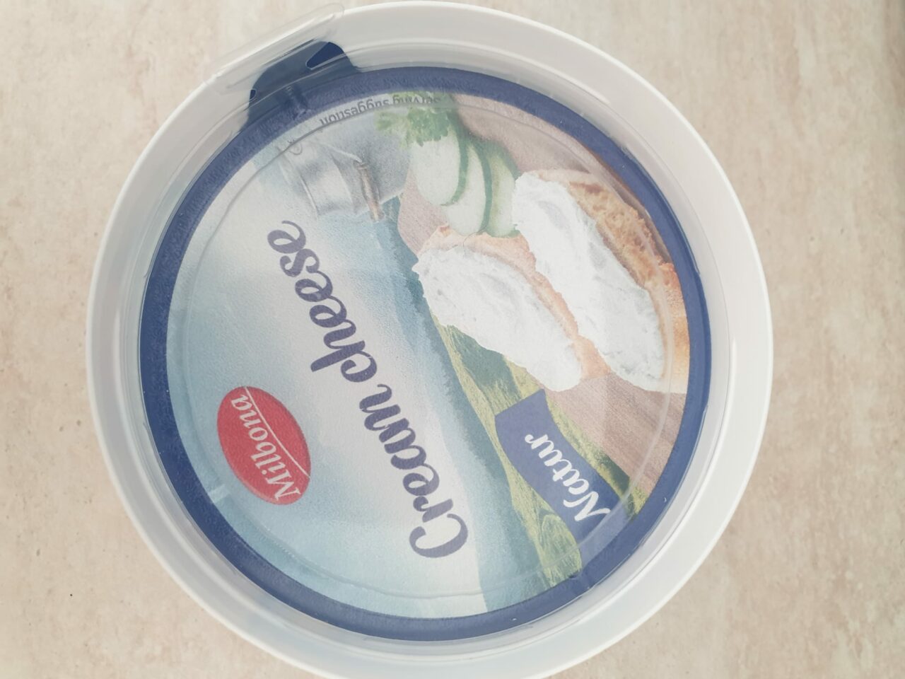 Ce mănânci, de fapt, când cumperi crema de brânză de la Milbona din supermarketurile Lidl