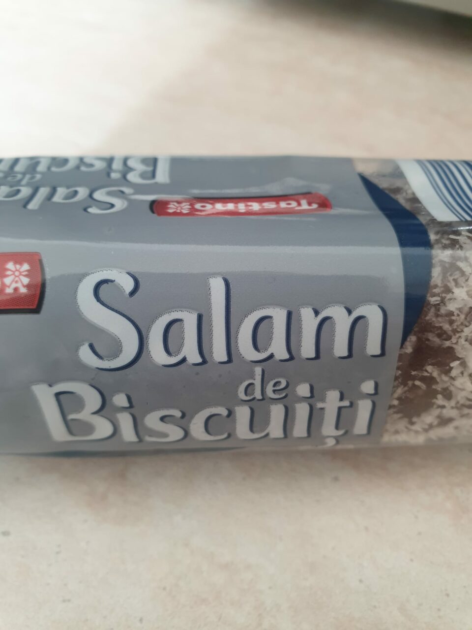 Ce conține, de fapt, salamul de biscuiți Tastino care se vinde la Lidl, în România