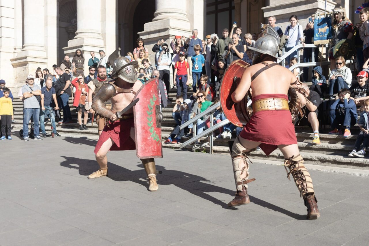 Gladiatorii și meșteșugarii au revenit la Festivalul de reconstituire istorică, în fața MNIR. Programul evenimentului