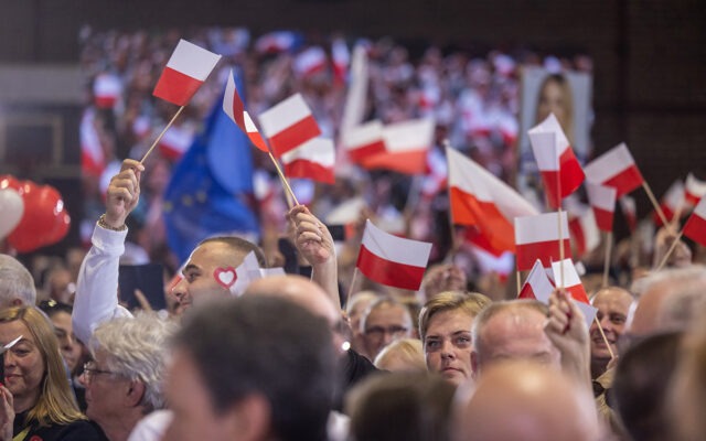 Alegeri Polonia: Exit-pollurile arată că partidul conservator PiS va CÂȘTIGA scrutinul / Fostul premier liberal Donald Tusk ar putea reveni la putere