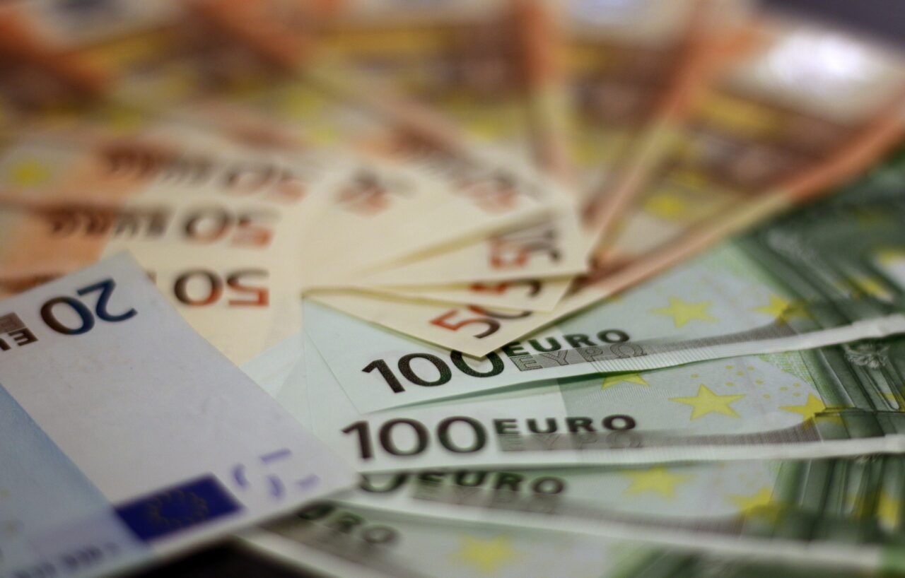 Salariu de 7000 de dolari pentru români! Ce trebuie să faci pentru un asemenea venit