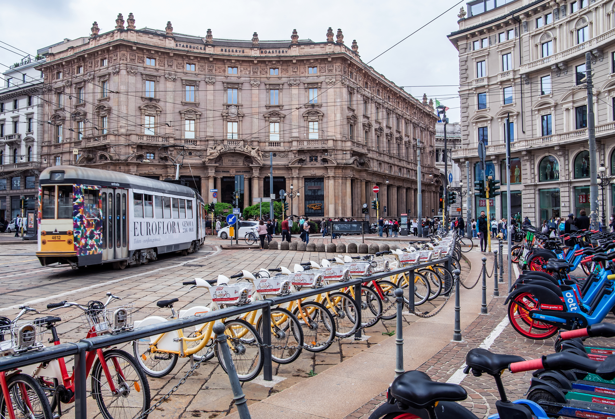 Unul dintre ORAȘELE favorite ale românilor interzice traficul rutier în zona centrală: „Vom începe cu centrul, dar planificăm să ne extindem”