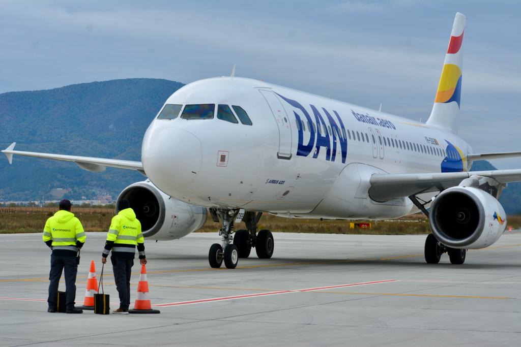 Conducerea Aeroportului Braşov se arată surprinsă de anunțul companiei DAN AIR de a muta operaţiunile la Bacău: „Credem că e o decizie conjuncturală”