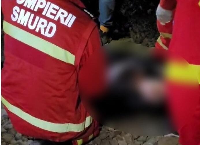 Beat criță, un bărbat A CĂZUT în fața unui tren. Salvatorii și-au făcut cruce, când au ajuns la fața locului!