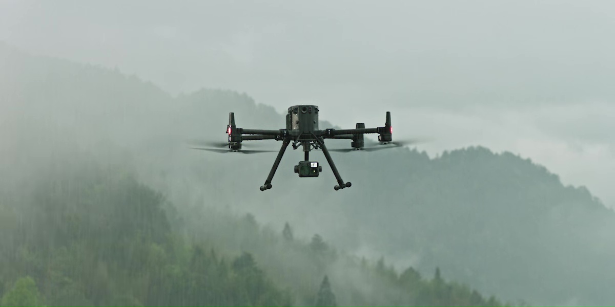 Oraș din România, supravegheat cu drone profesionale. Primarul știe exact pe cine caută