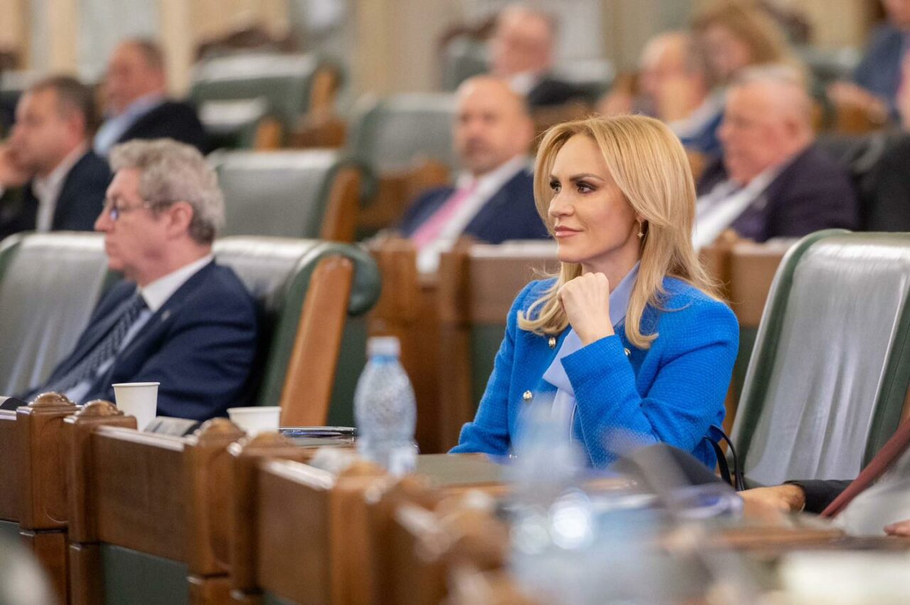 Vești bune pentru pensionari! Peste 1,2 milioane de români vor avea pensia MĂRITĂ la 1.960 lei / Anunțul Gabrielei Firea