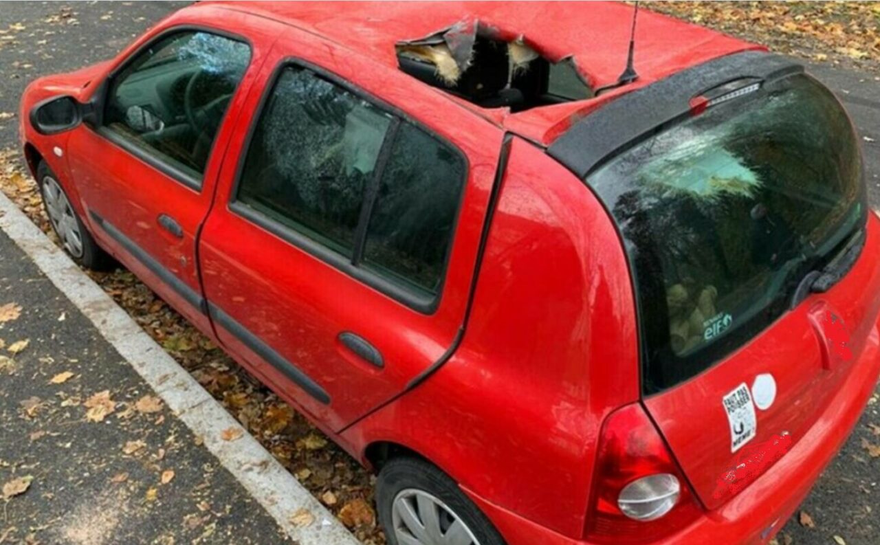 Un meteorit ar fi lovit o maşină la Strasbourg. Pompierii şi poliţia au găsit o gaură cu diametrul de 50 de centimetri în vehicul