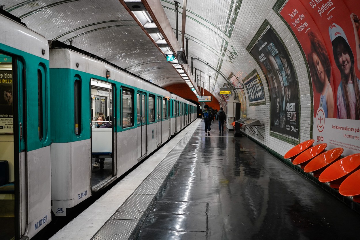 Un rabin, atacat de un adolescent la o staţie de metrou din centrul Parisului