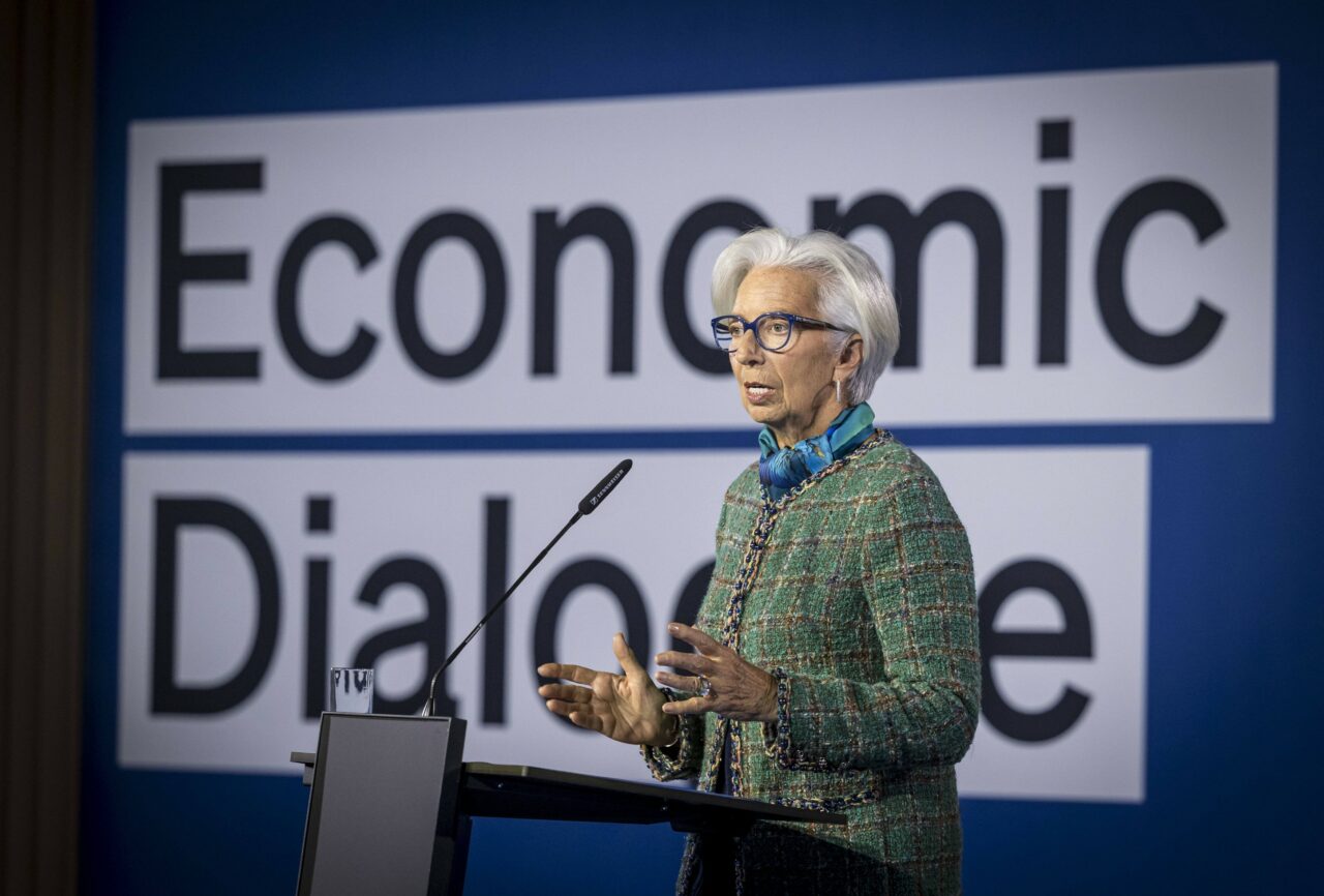 Christine Lagarde: BCE va menține politica monetară strictă în zona euro, pentru a evita ”inflația persistentă”