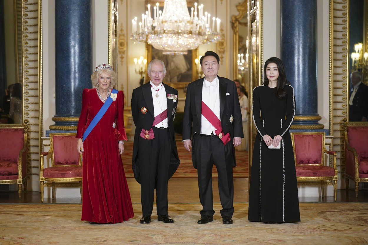 FOTO | Preşedintele sud-coreean Yoon Suk Yeol, primit de regele Charles la Londra. Lux și opulență la banchetul de stat