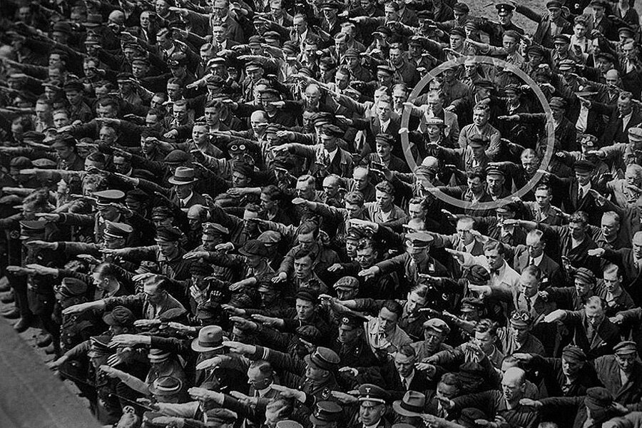 FOTO | Povestea tragică a lui A. Landmesser, bărbatul care a refuzat sa facă salutul nazist. Noi imagini rare cu el și femeia pentru care a suferit