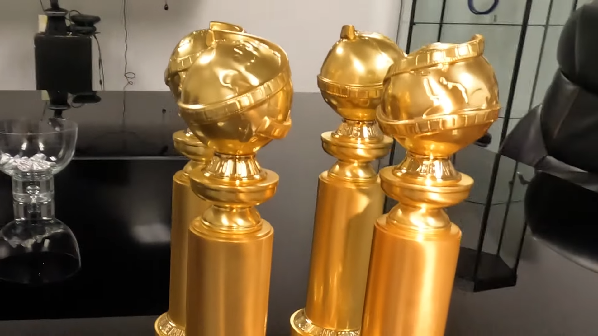 Globurile De Aur 2024 Filmele Cu Cele Mai Multe Nominaliz Ri   Golden Globes 2024 Trophy Reveal 00 00 25 