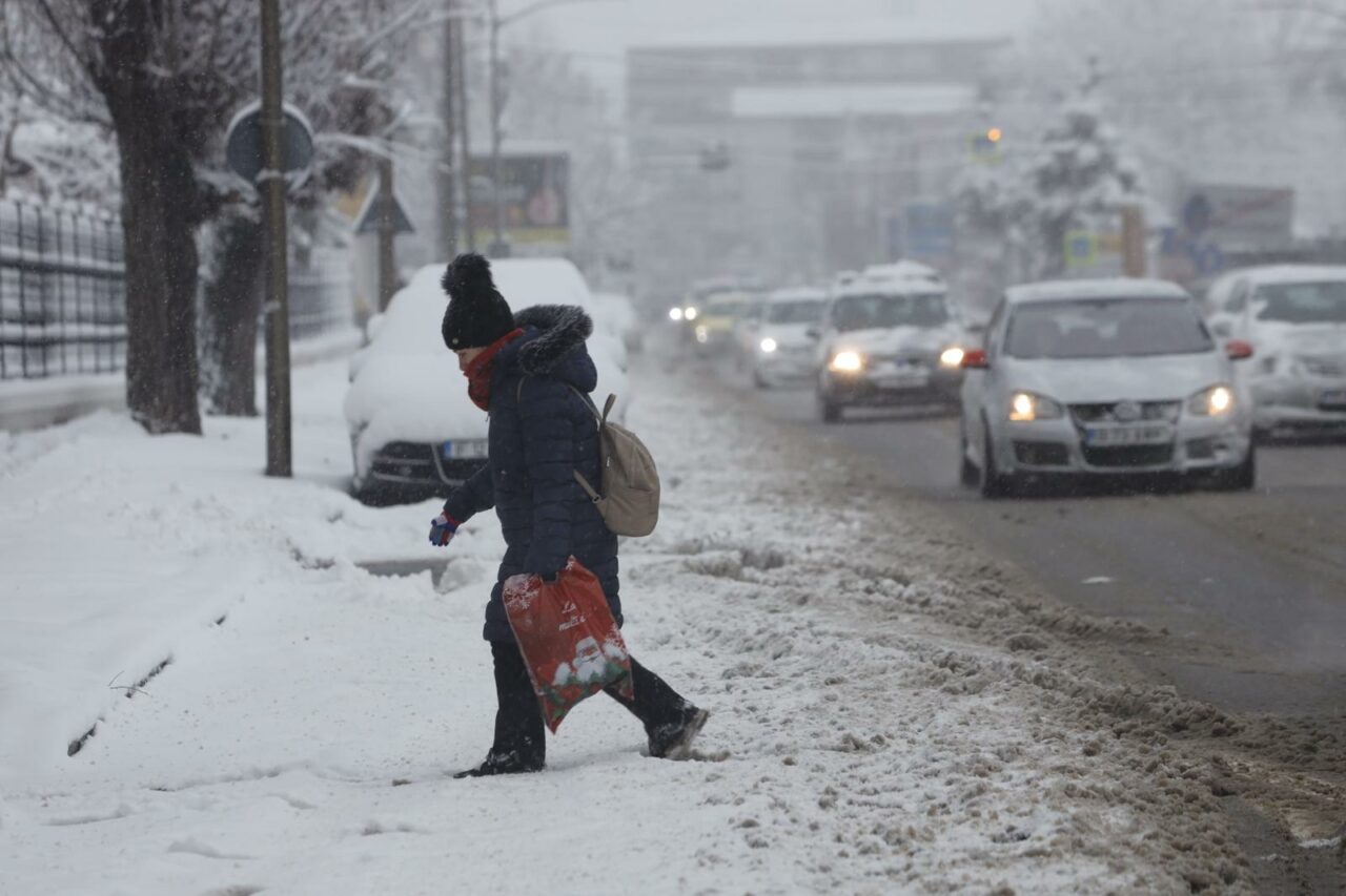 Bucureștiul, paralizat de la prima NINSOARE! Ocupat cu alegerile prezidențiale, Nicușor Dan le cere primarilor de sector să deszăpezească ei Capitala