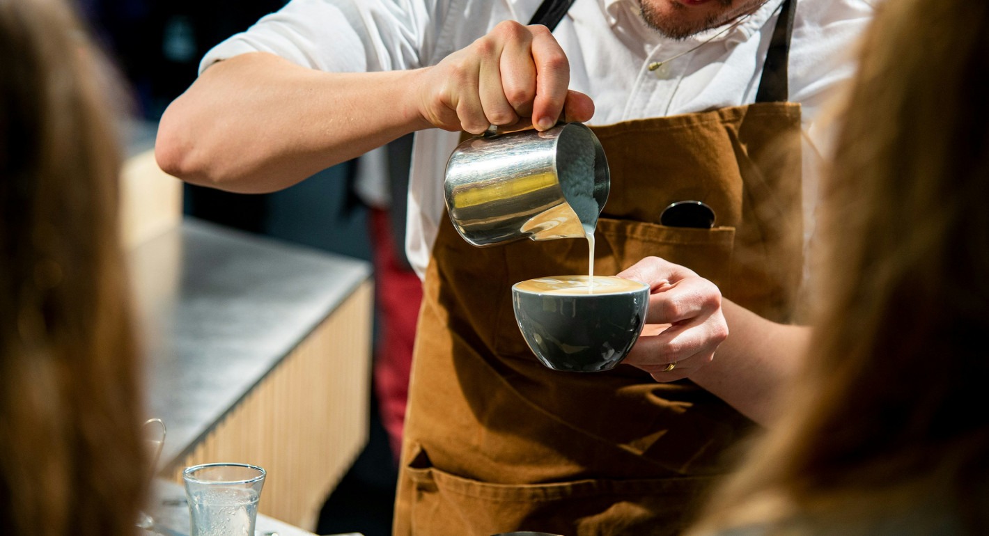 În România, cafeaua e mai SCUMPĂ decât în Spania sau Italia. Cu cât e mai mare preţul unui cappuccino sau al unui espresso