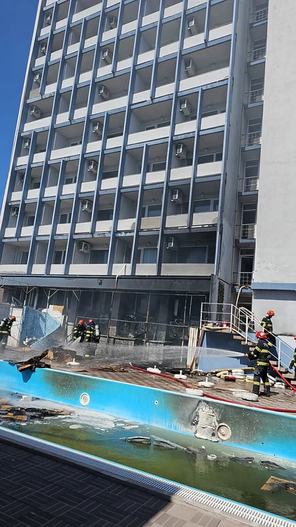 Incendiu Hotel Parc / FOTO: Nicu Busurica (Ziua de Constanța)