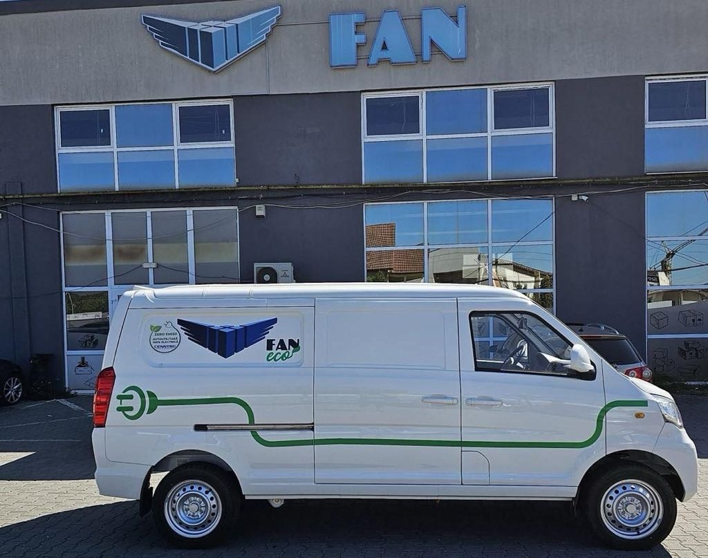 Cenntro România anunță livrarea primului vehicul electric utilitar LOGISTAR 200 VAN catre francizorul Fan Curier Bistrița