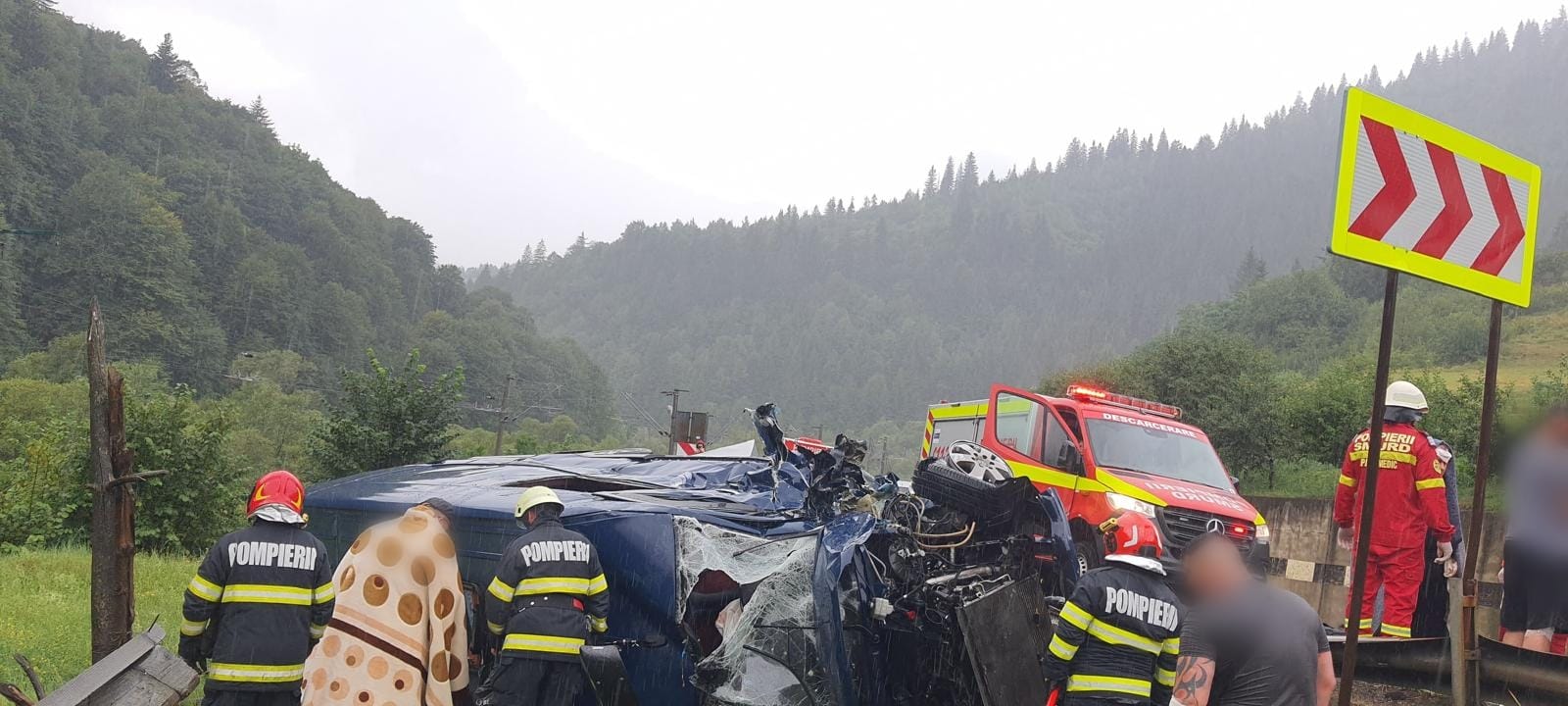 Accident Rutier N Suceava Ntre Un Microbuz I Un Autotren