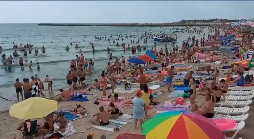 PLAJELE de pe litoralul românesc au fost luate cu asalt de turiști, în acest weekend. Care este cea mai aglomerată stațiune