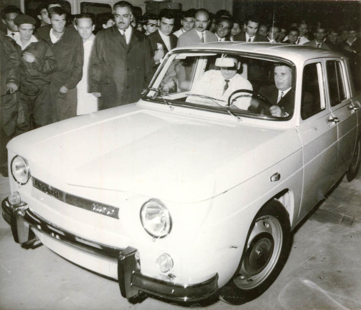 Povestea primei mașini Dacia produse în România. Cum arăta DACIA 1100, cu portbagaj în față și motor în spate, la volanul căreia s-a urcat CEAUȘESCU