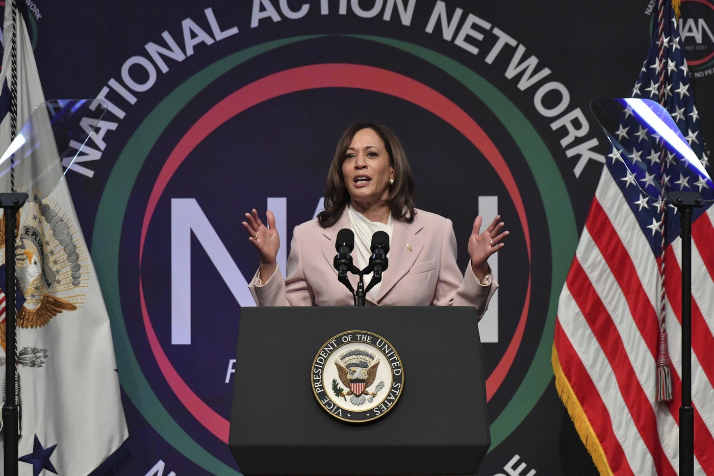 Kamala Harris vrea extinderea la nivel MONDIAL a exporturilor SUA de tehnologii ecologice, prin devansarea Chinei