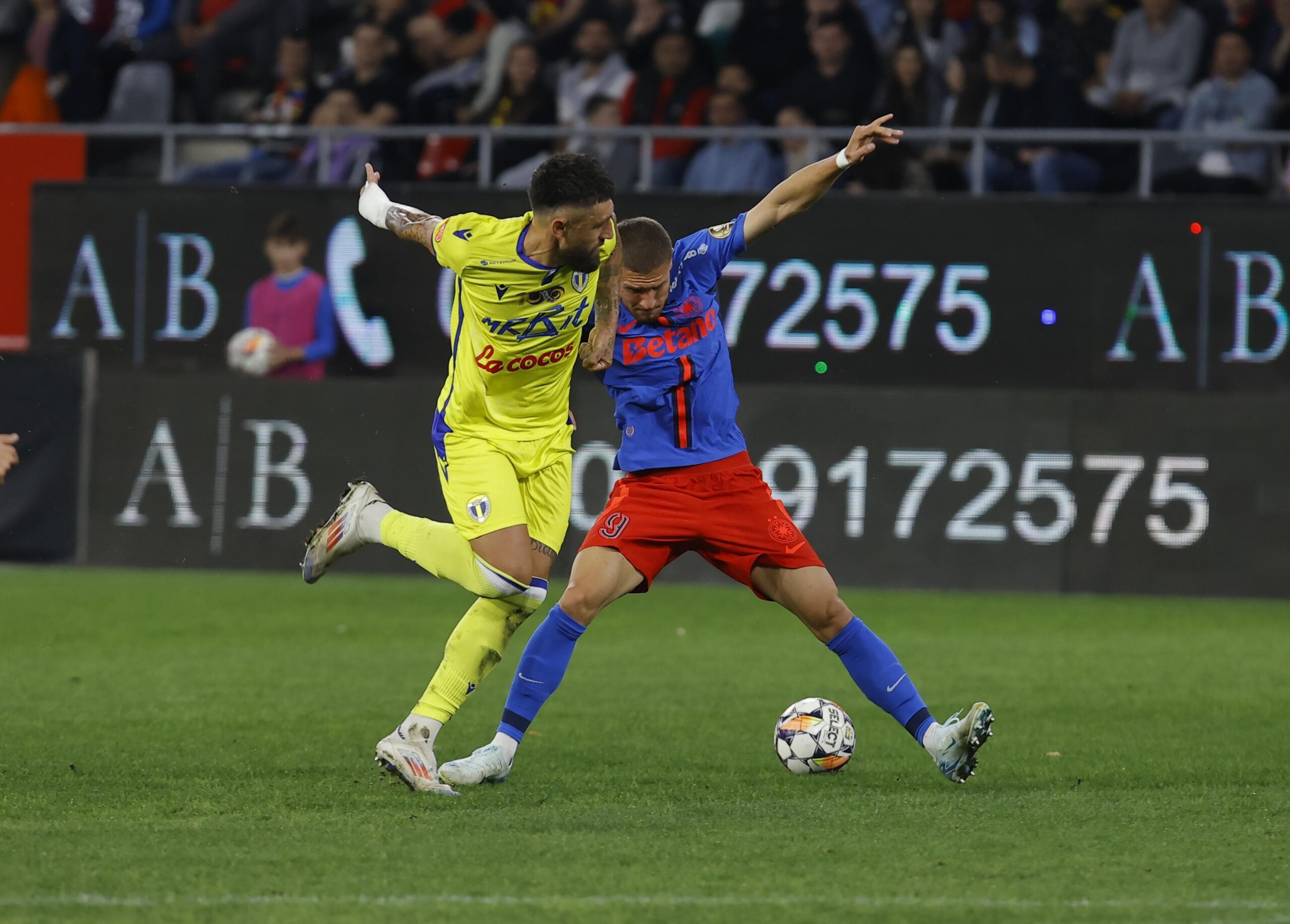 Petrolul 1-1, cu GOL în minutul 90+4! Acuze pentru arbitrajul lui Rareș Vidican