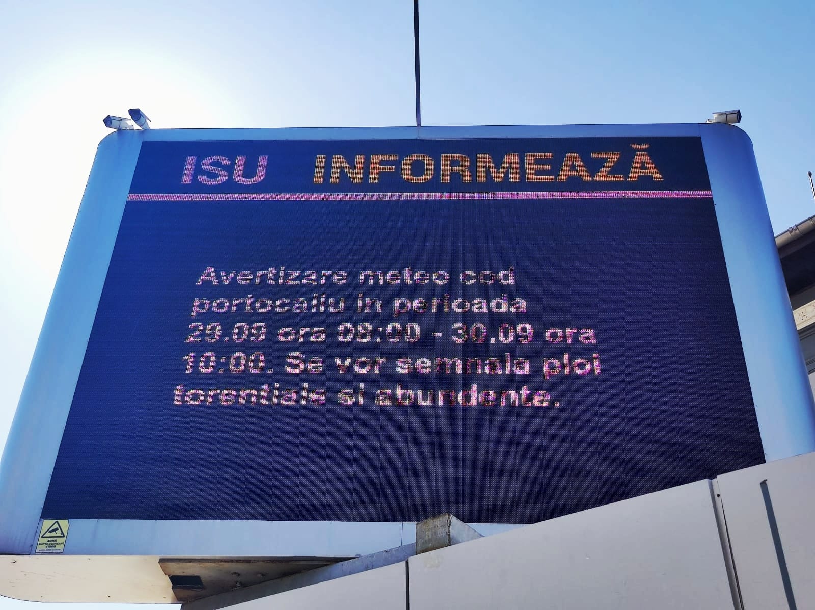 RECOMANDĂRI ISU în contextul avertizărilor meteo de fenomene EXTREME, ploi torențiale și vânt. Ce trebuie să EVITE cetățenii