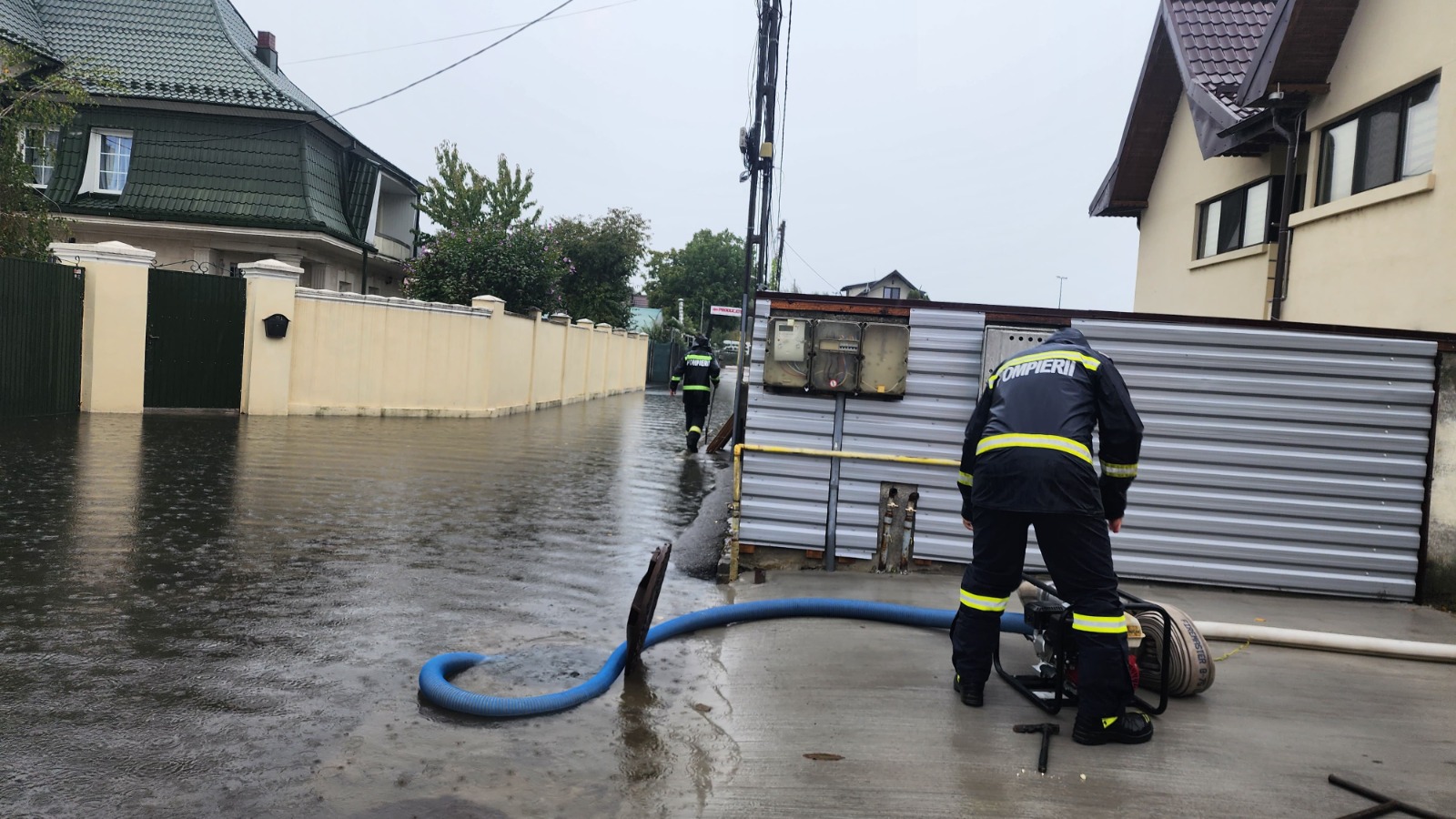 3.550 de persoane din județul GALAȚI, evacuate din cauza riscului de inundații. 35 de localități AFECTATE de ploile abundente