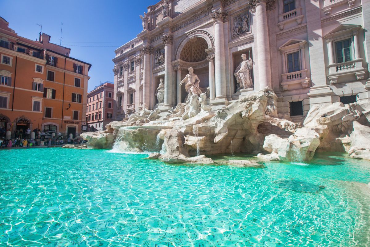 (P) Roma ar putea taxa turiștii care vor să viziteze celebra Fontana di Trevi