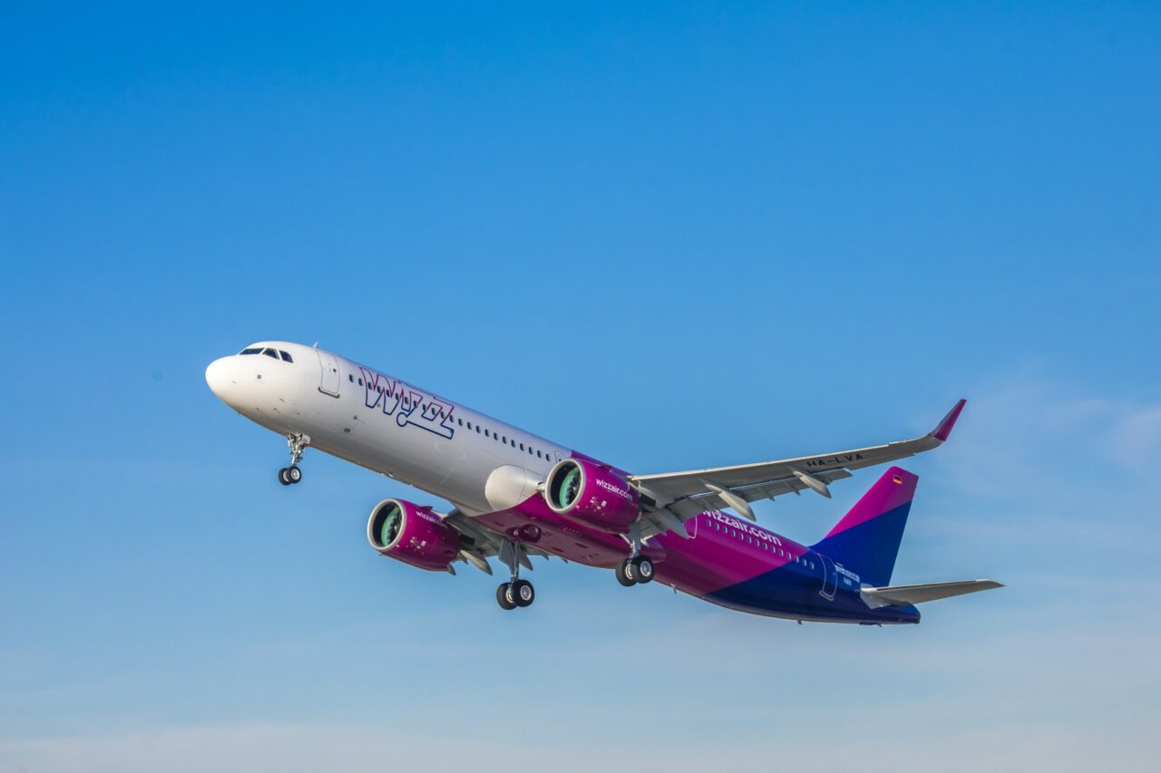 Wizz Air, ANUNȚ important pentru pasageri. Compania va trece la plățile fără numerar la bord / Noi reguli pentru tranzacții