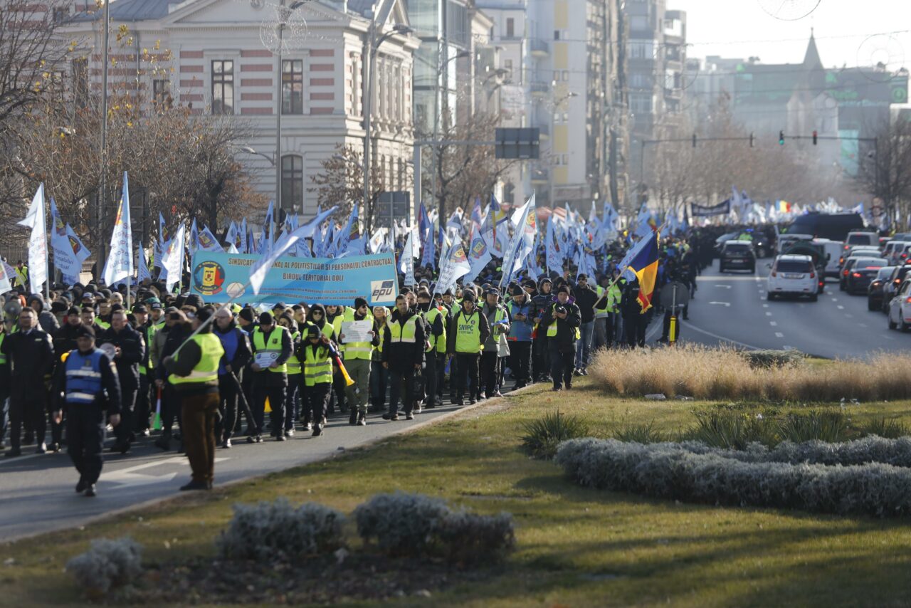 Guvernul s-a răzgândit! Polițiștii vor fi din nou PLĂTIȚI pentru munca prestată în zilele libere și sărbătorile legale