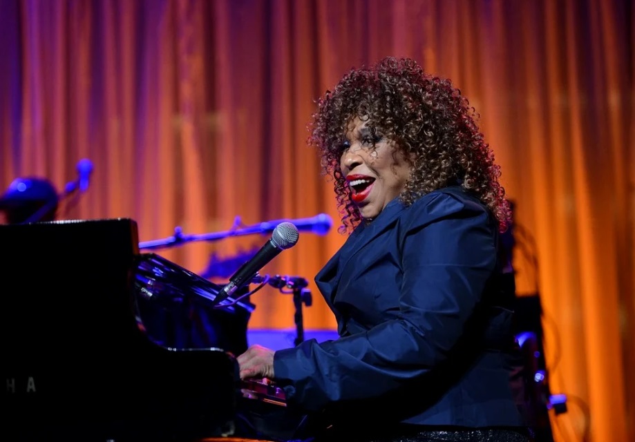 Cântăreața Roberta Flack, CUNOSCUTĂ pentru piesa „Killing Me Softly”, a murit la 88 de ani