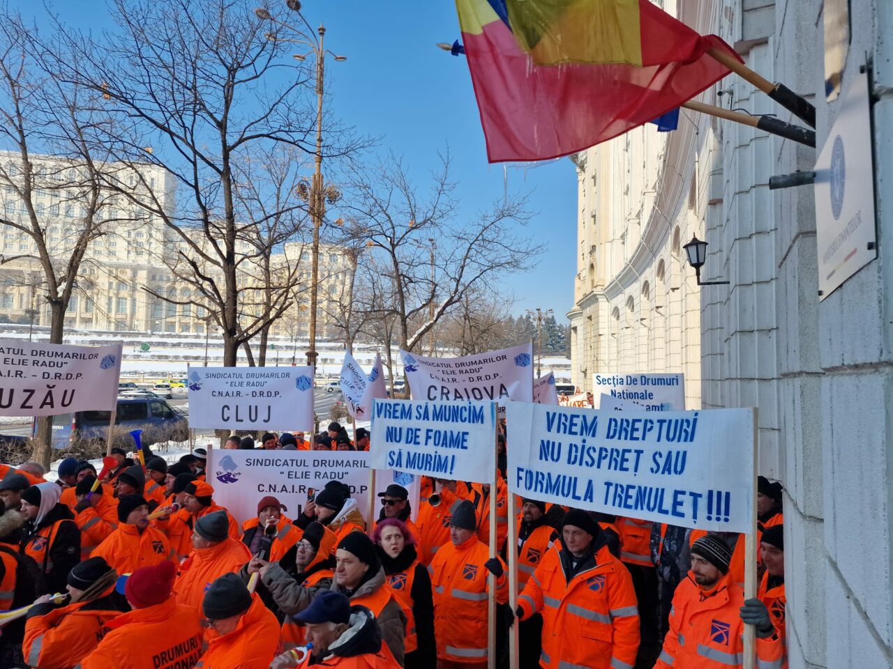 Angajații CNAIR au ieșit în stradă/ Suntem în pragul unui dezastru social. Nu vom accepta haosul legislativ